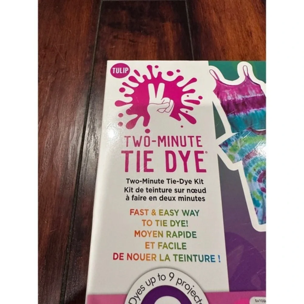 Tulip Two-Minute Tie Dye Kit‎ Dyes Up To 9 Projects 4 Colors 21 Pieces
